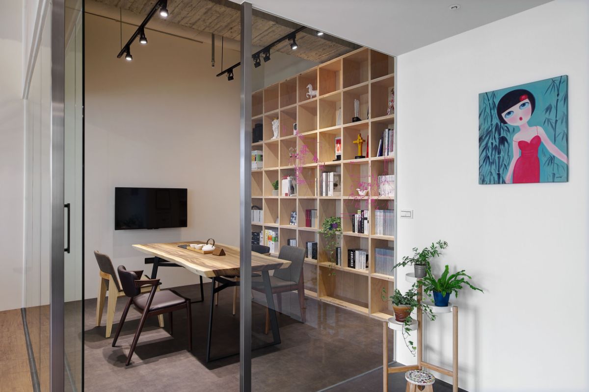 書架與植物結合｜永續辦公室設計的空間氛圍