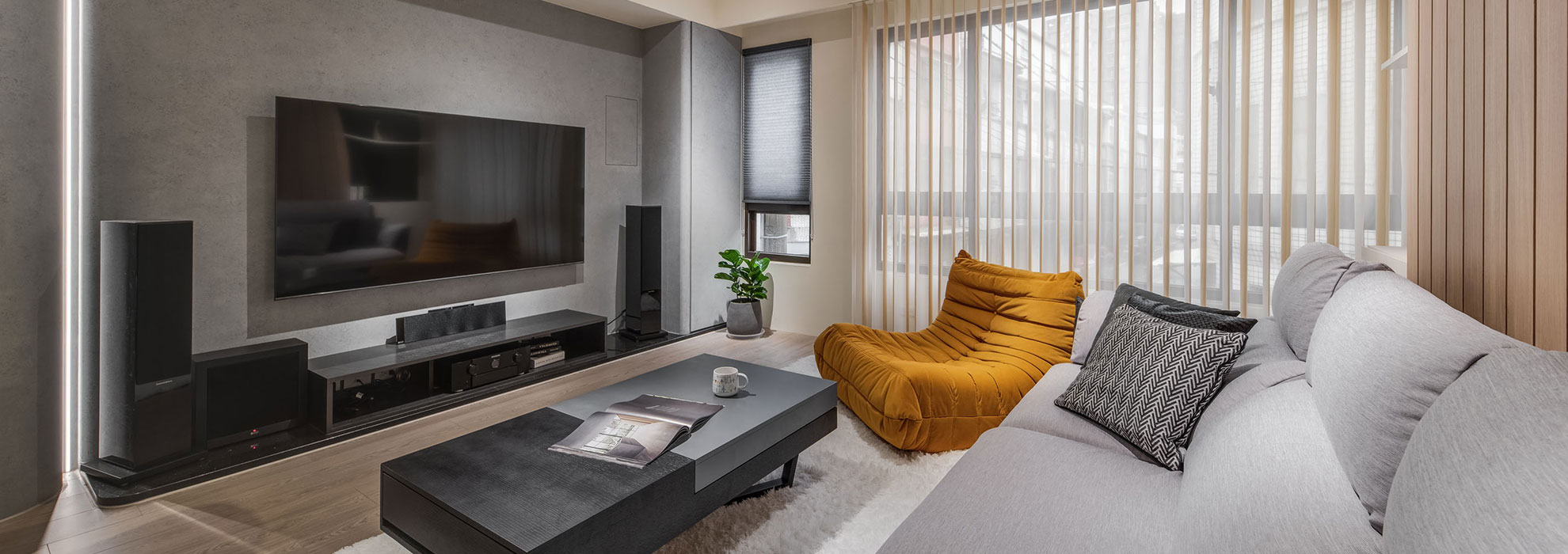 灰色木質透天宅