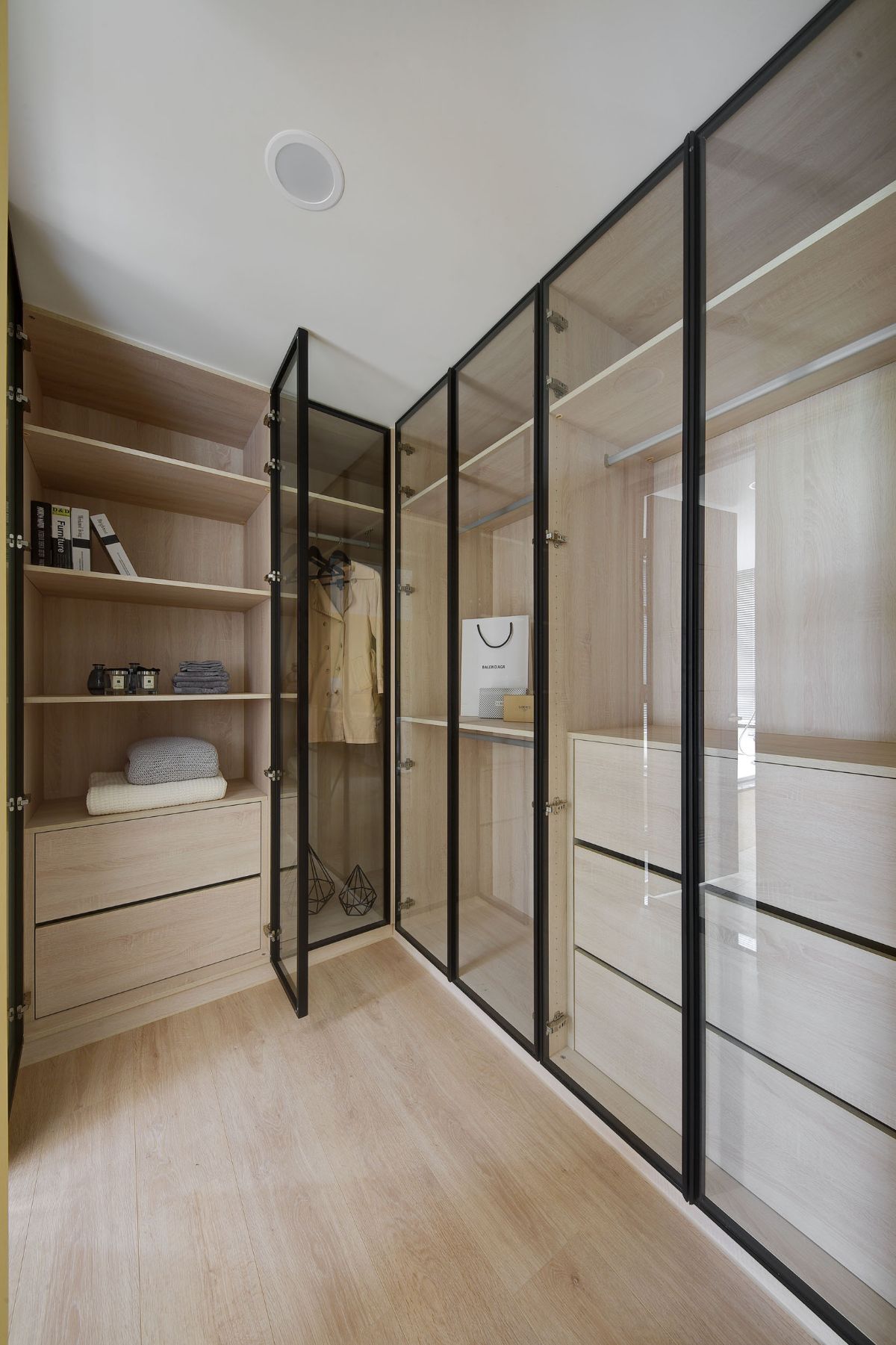 15 歲女生與貓的遊戲場 15 歲女生與貓的遊戲場