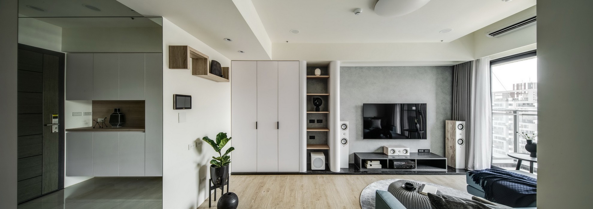 剛與柔之間的黑白灰向度 剛與柔之間的黑白灰向度