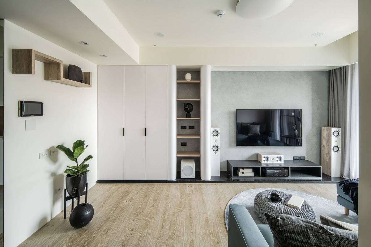 剛與柔之間的黑白灰向度 剛與柔之間的黑白灰向度