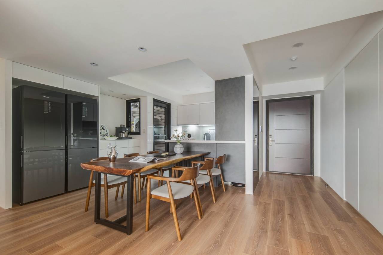 黑白簡約五口之家 黑白簡約五口之家