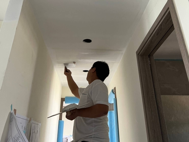 79 萬起_木質調白色曲線住宅