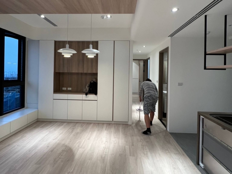 79 萬起_木質調白色曲線住宅